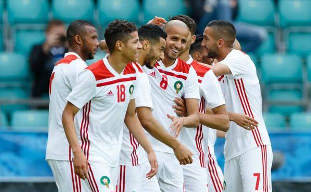 Los jugadores de Marruecos celebran un gol. 