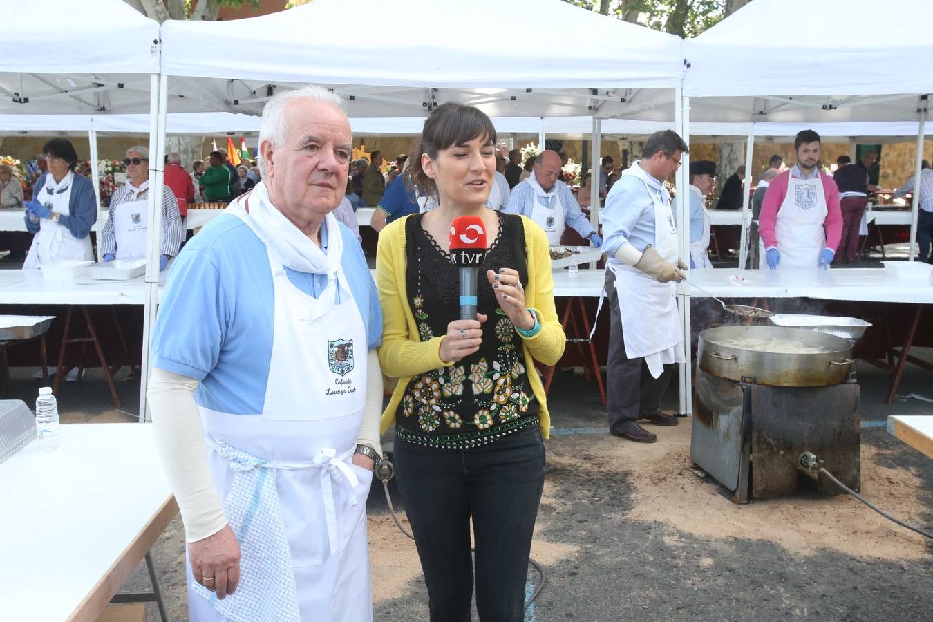 Fotos: Logroño volvió a cumplir con la tradición del pan y el pez por San Bernabé (I)