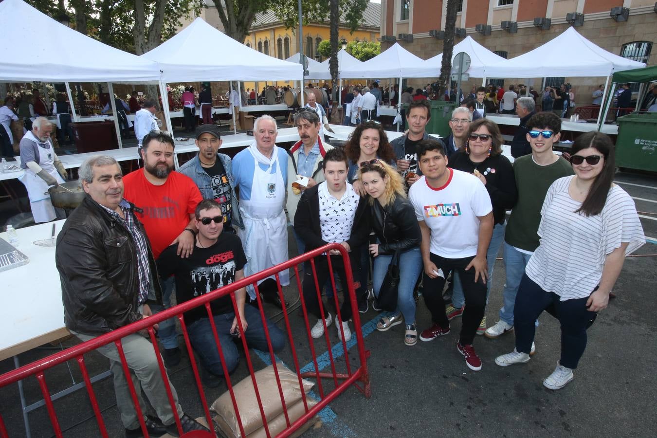 Fotos: Logroño volvió a cumplir con la tradición del pan y el pez por San Bernabé (II)