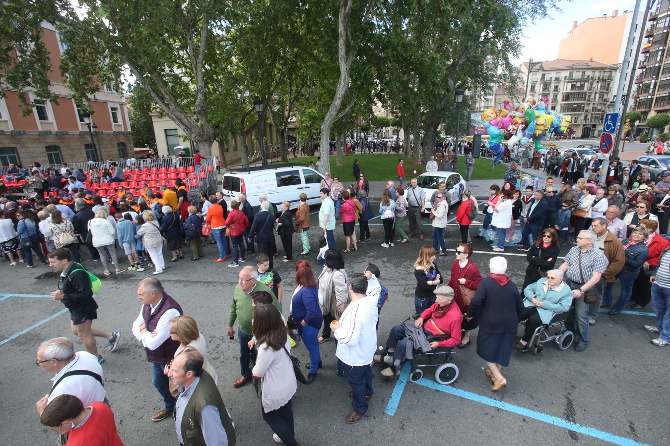 Fotos: Logroño volvió a cumplir con la tradición del pan y el pez por San Bernabé (II)