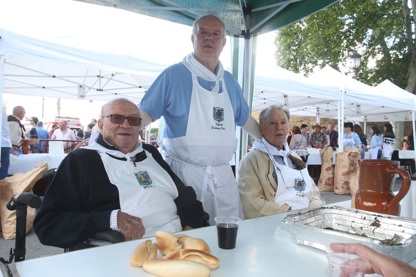 Fotos: Logroño volvió a cumplir con la tradición del pan y el pez por San Bernabé (II)