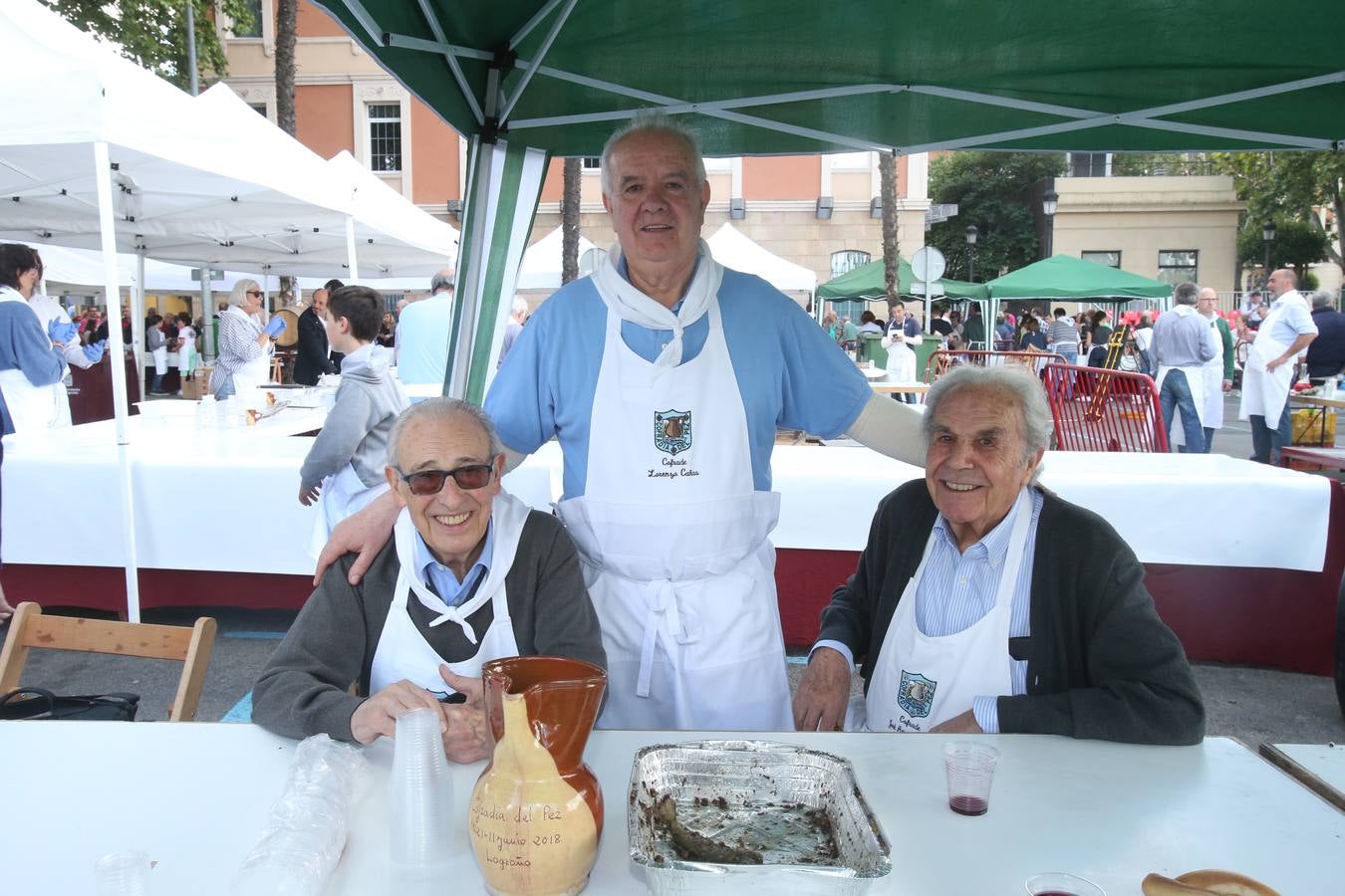 Fotos: Logroño volvió a cumplir con la tradición del pan y el pez por San Bernabé (II)