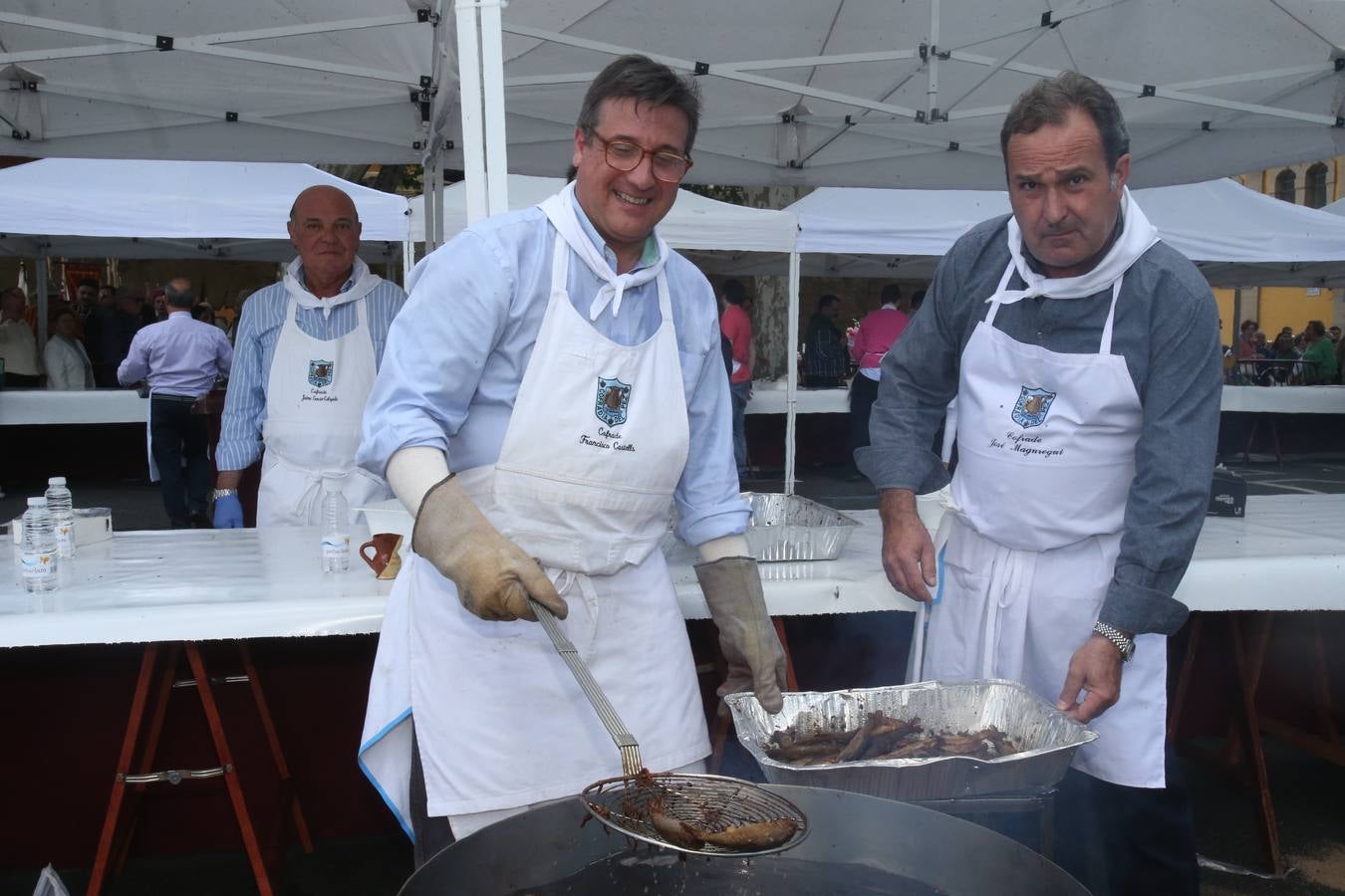 Fotos: Logroño volvió a cumplir con la tradición del pan y el pez por San Bernabé (II)