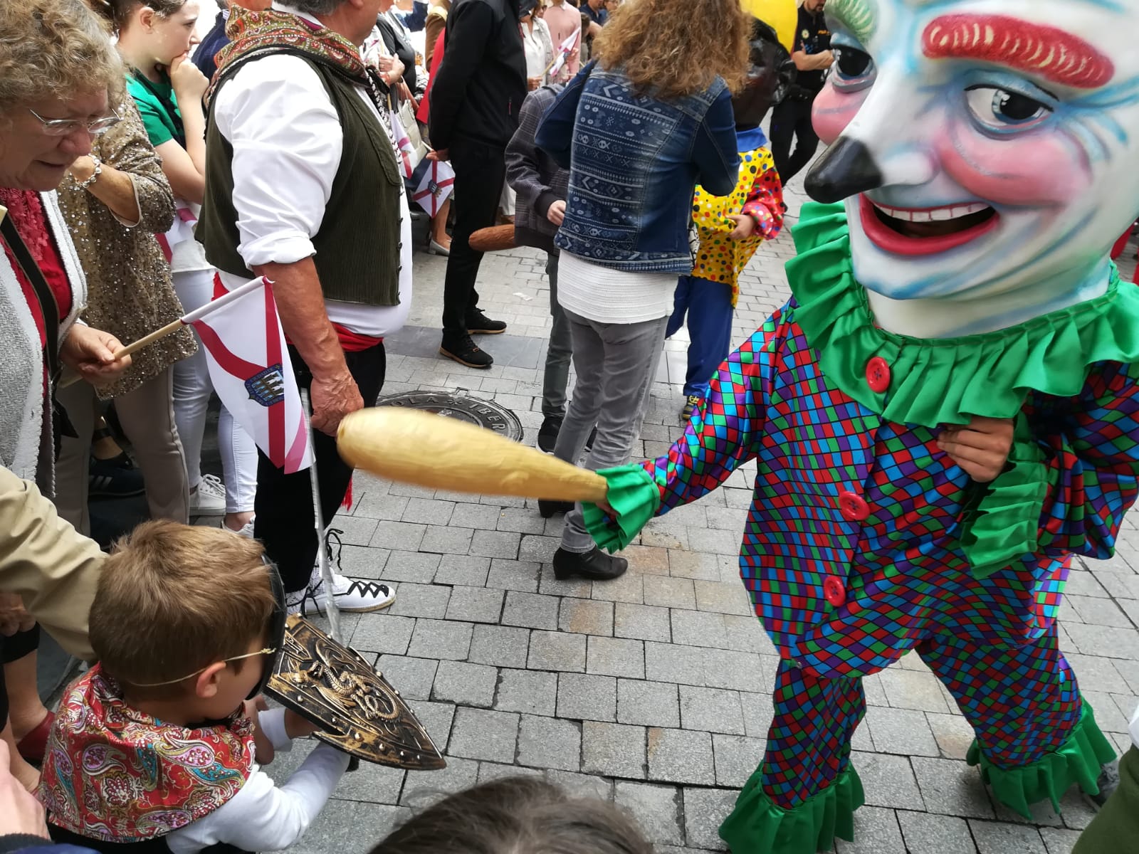 Fotos: Los logroñeses disfrutan del pan y el pez en San Bernabé