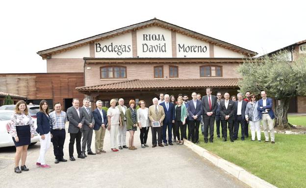 Foto de la visita institucional a las bodegas David Moreno de Badarán.