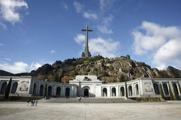 Vista general de la entrada a la basílica del Valle de los Caídos. :: r.c.