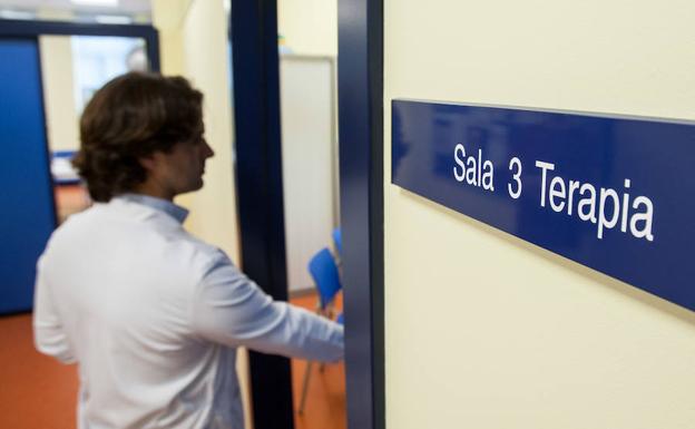 Desde el año pasado en el Hospital de La Rioja está en marcha un centro de día para adultos, con terapias individuales, en grupo, etc. 