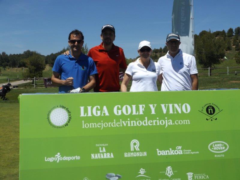 Los jugadores del Torneo Finca de los Arandinos posan antes de comenzar la jornada de juego.