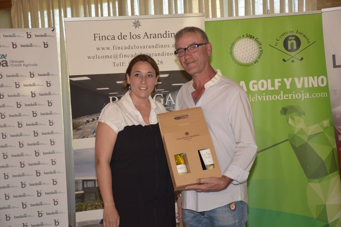 Los ganadores del torneo de la LIga de Golf y Vino recibieron sus premios.