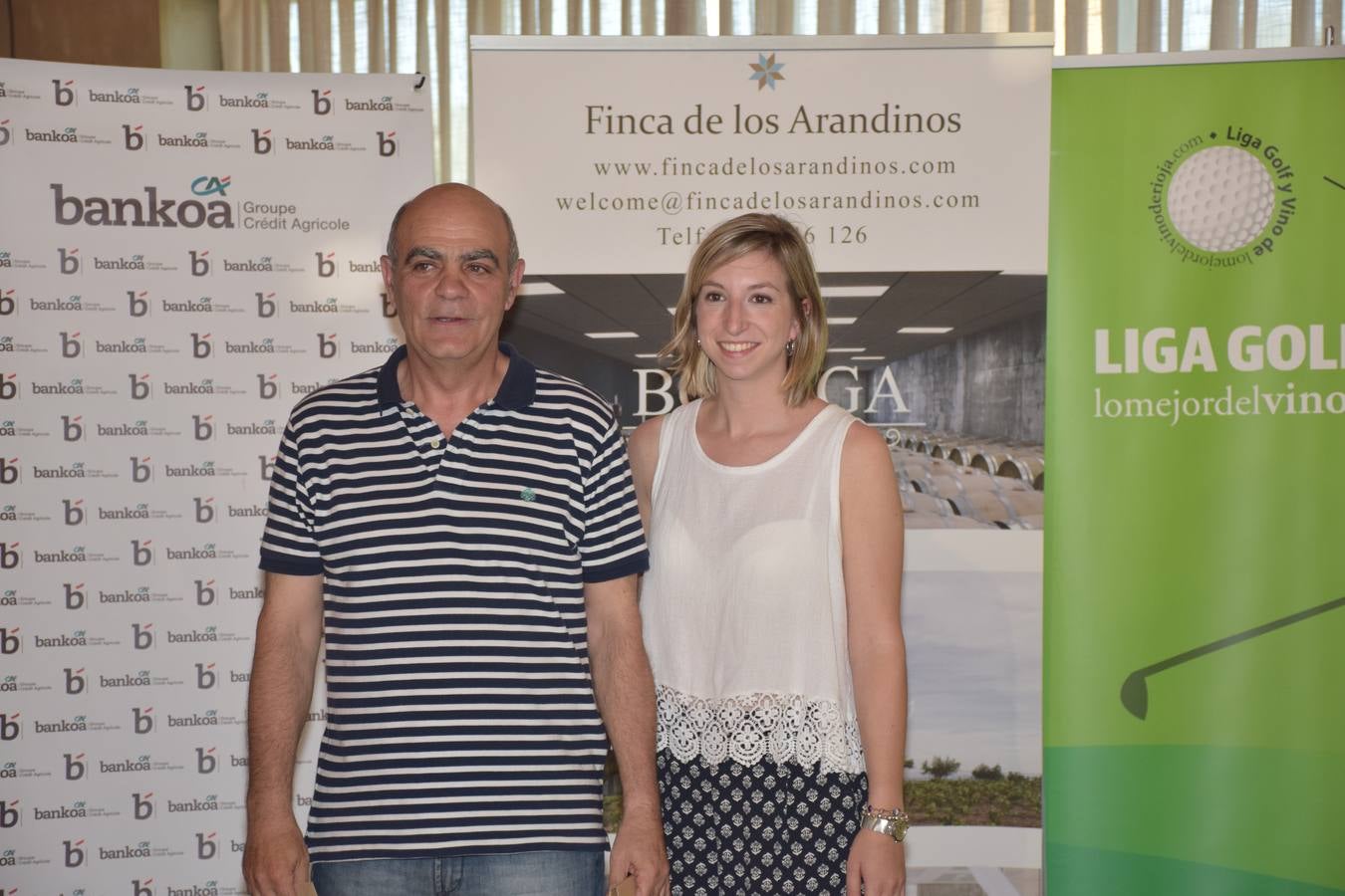 Los ganadores del torneo de la LIga de Golf y Vino recibieron sus premios.