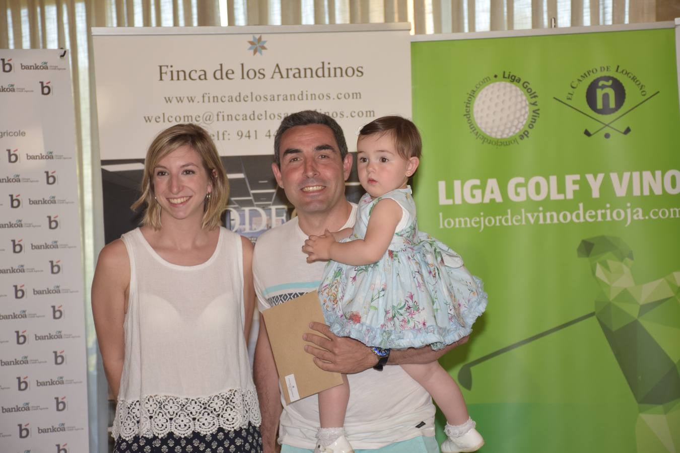 Los ganadores del torneo de la LIga de Golf y Vino recibieron sus premios.