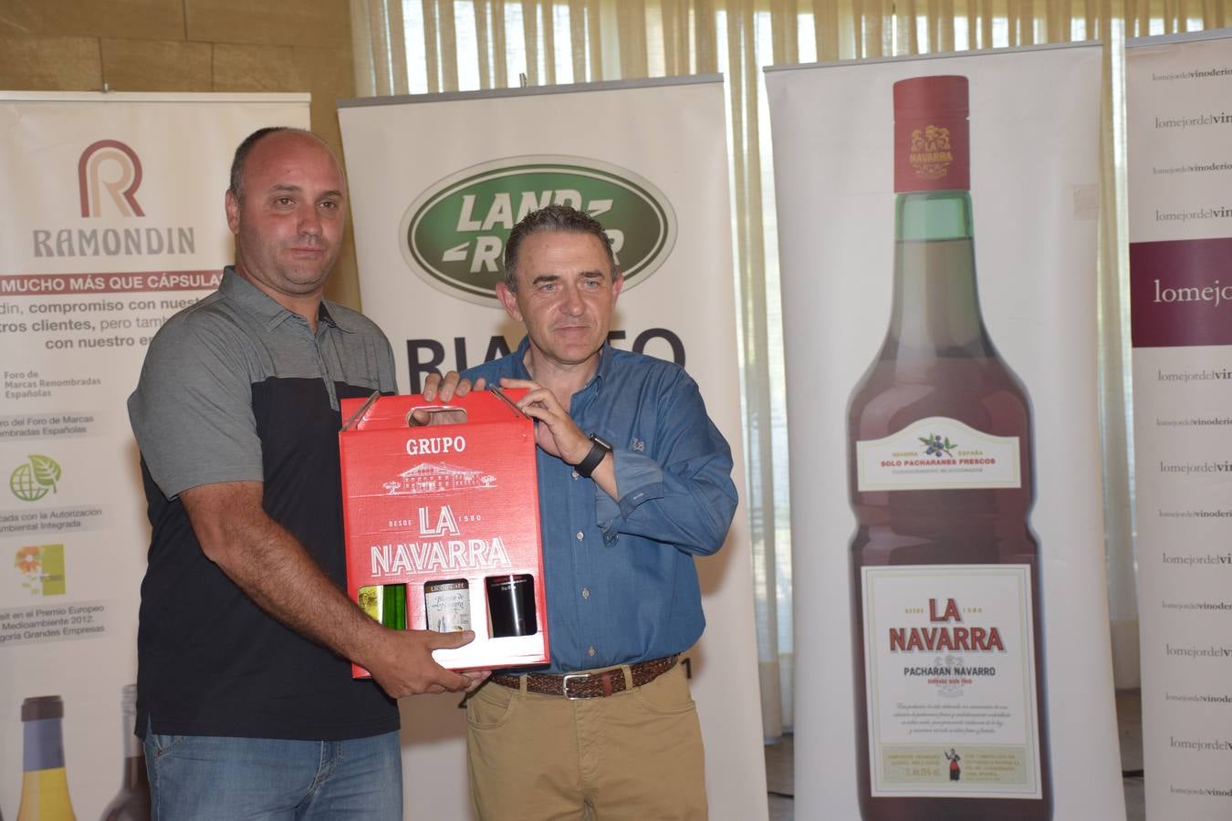 Los ganadores del torneo de la LIga de Golf y Vino recibieron sus premios.