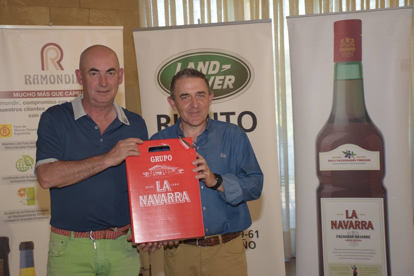 Los ganadores del torneo de la LIga de Golf y Vino recibieron sus premios.