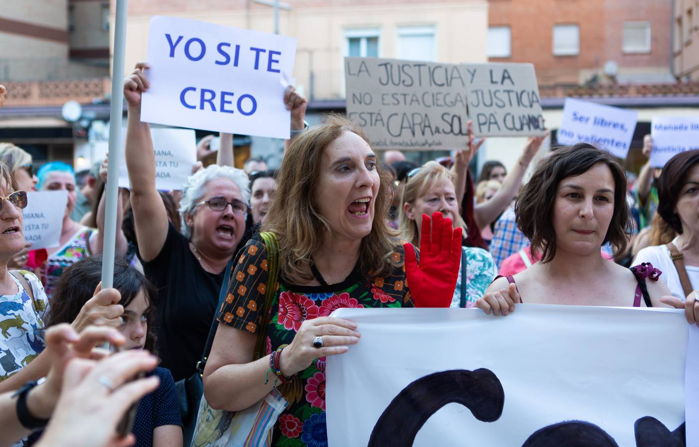 Fotos: Logroño se manifiesta contra la libertad de La Manada