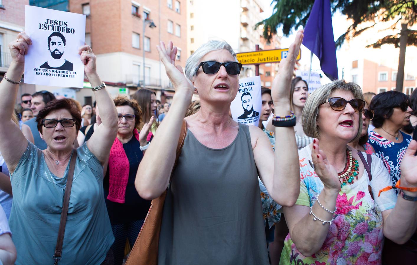 Fotos: Logroño se manifiesta contra la libertad de La Manada