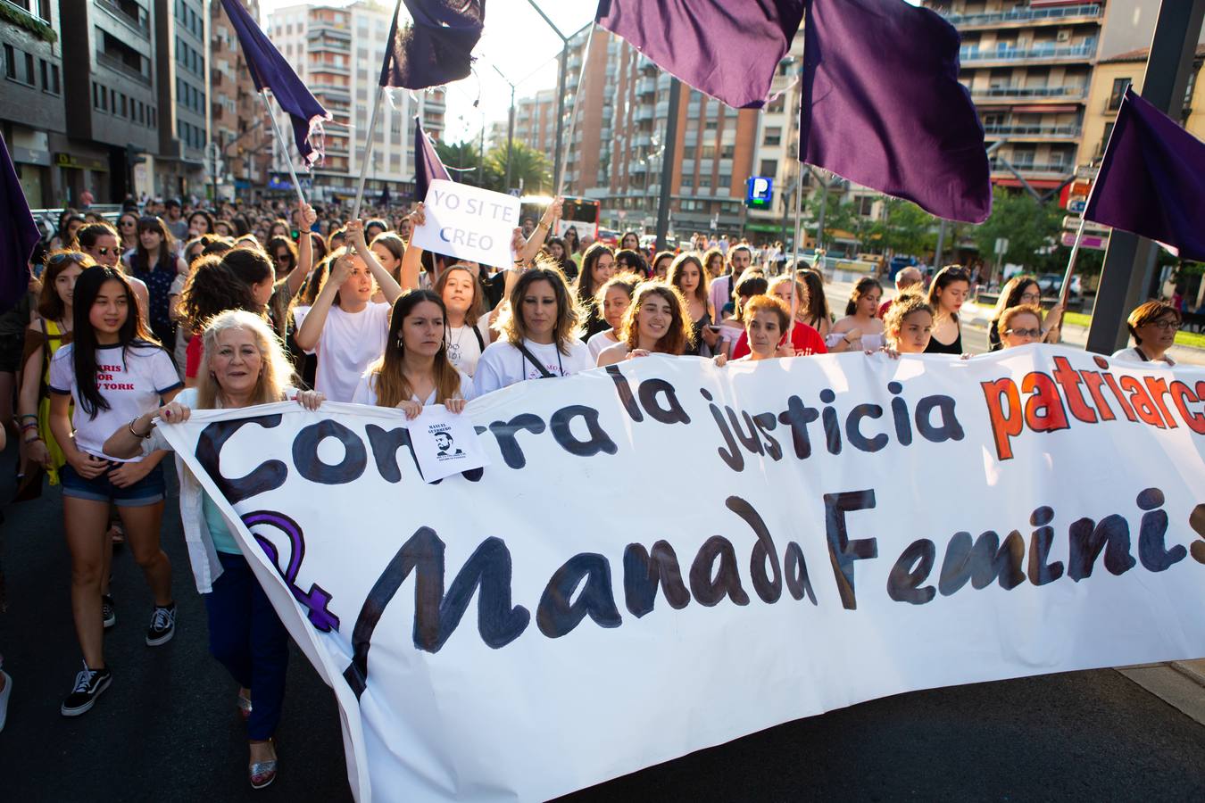 Fotos: Logroño se manifiesta contra la libertad de La Manada