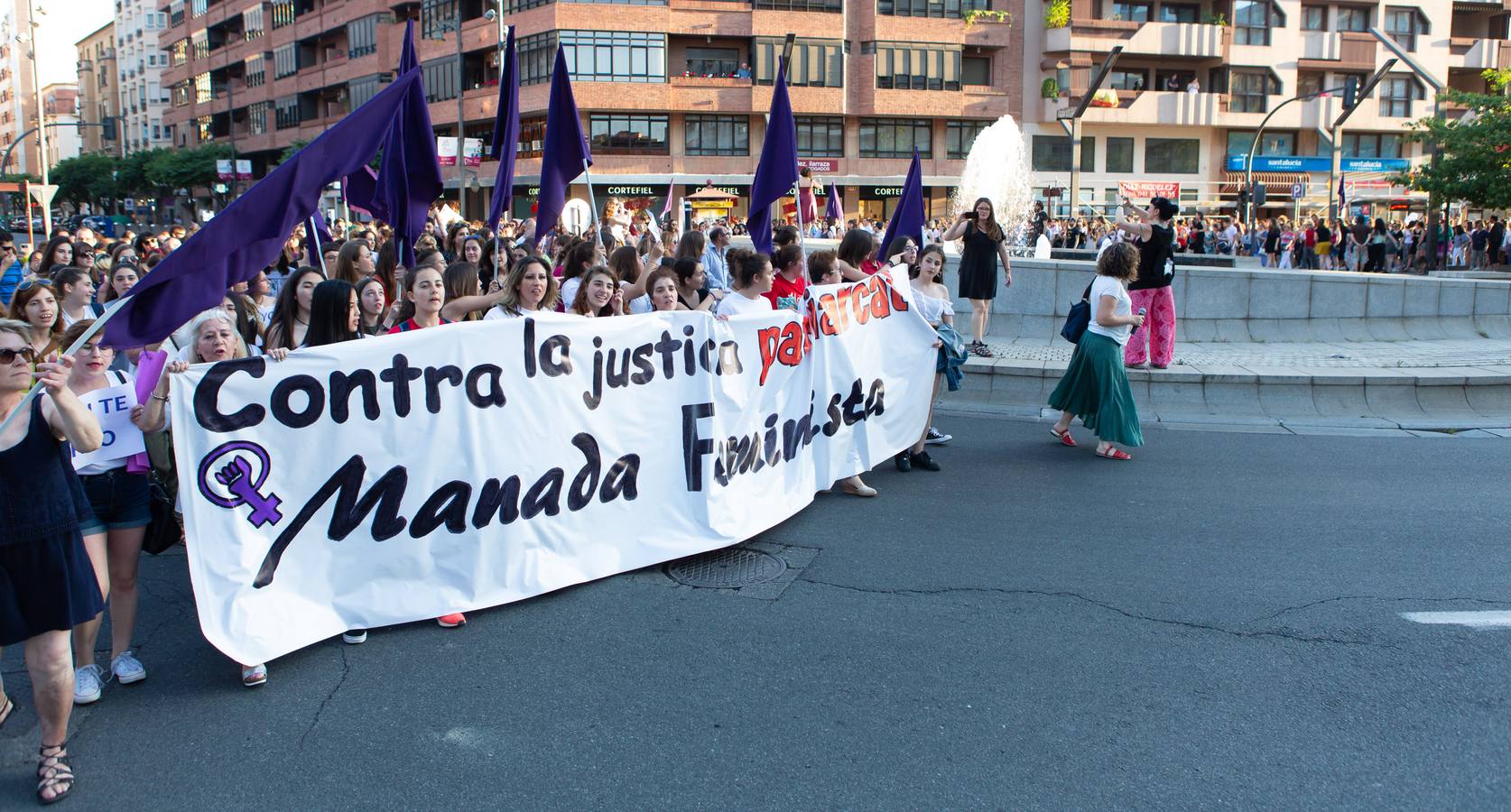 Fotos: Logroño se manifiesta contra la libertad de La Manada