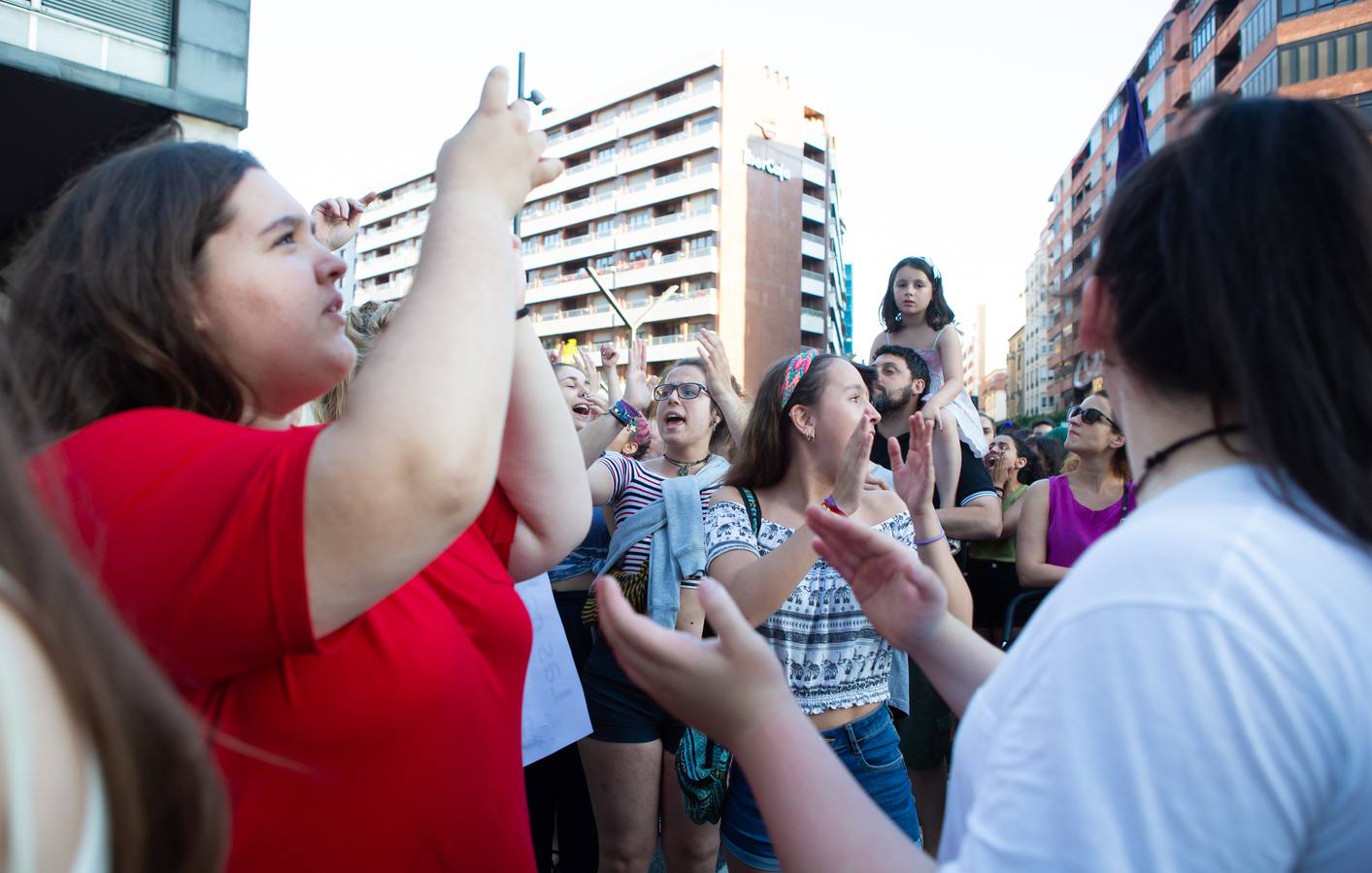 Fotos: Logroño se manifiesta contra la libertad de La Manada