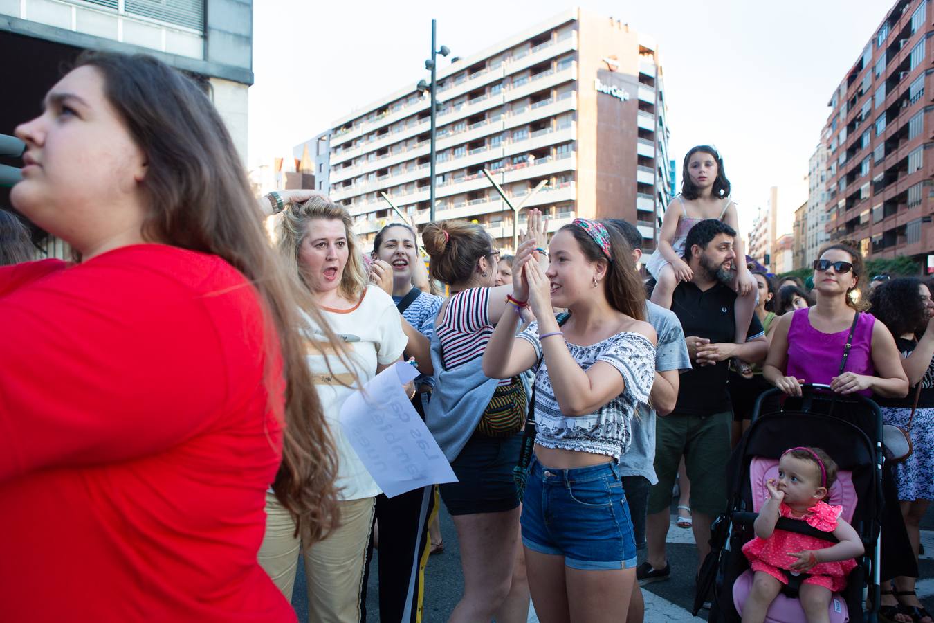 Fotos: Logroño se manifiesta contra la libertad de La Manada