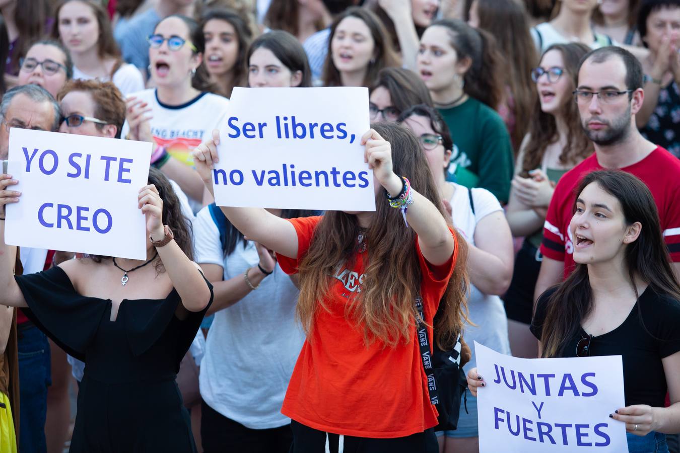 Fotos: Logroño se manifiesta contra la libertad de La Manada