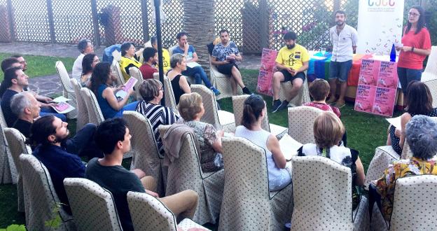 Participantes en la charla, que tuvo lugar en el parador . :: c. j. 