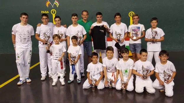 Entrega de premios del torneo 'Ciudad de Logroño'. :: c.t.