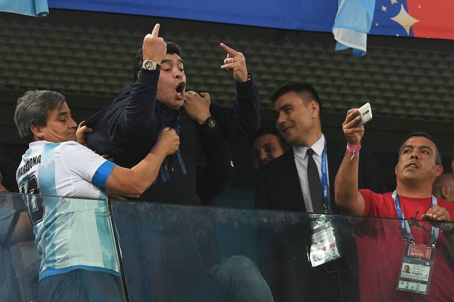 Fotos: El &#039;show&#039; de Maradona en el Nigeria-Argentina