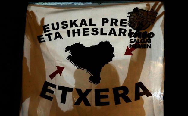 Pancarta a favor del acercamiento de los presos de ETA.
