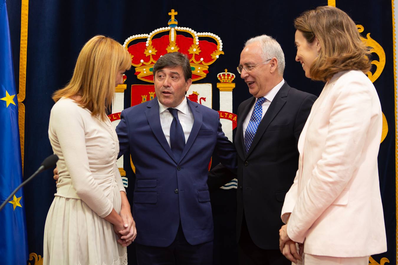 El nuevo delegado del Gobierno ha tomado posesión esta mañana en el edificio del Muro de la Mata de Logroño con toda una declaración de principios. «Yo amo a España», ha proclamado el socialista José Ignacio Pérez Sáenz, en la fase inicial de su intervención, ante un auditorio formado por una nutrida representación de la sociedad riojana, con el presidente José Ignacio Ceniceros a la cabeza, y repleto de militantes y altos cargos del PSOE, algunos de los cuales compartieron quehaceres con el titular de la Delegación del Gobierno cuando dominaba el otro palacete del Espolón, el de la Administración regional.