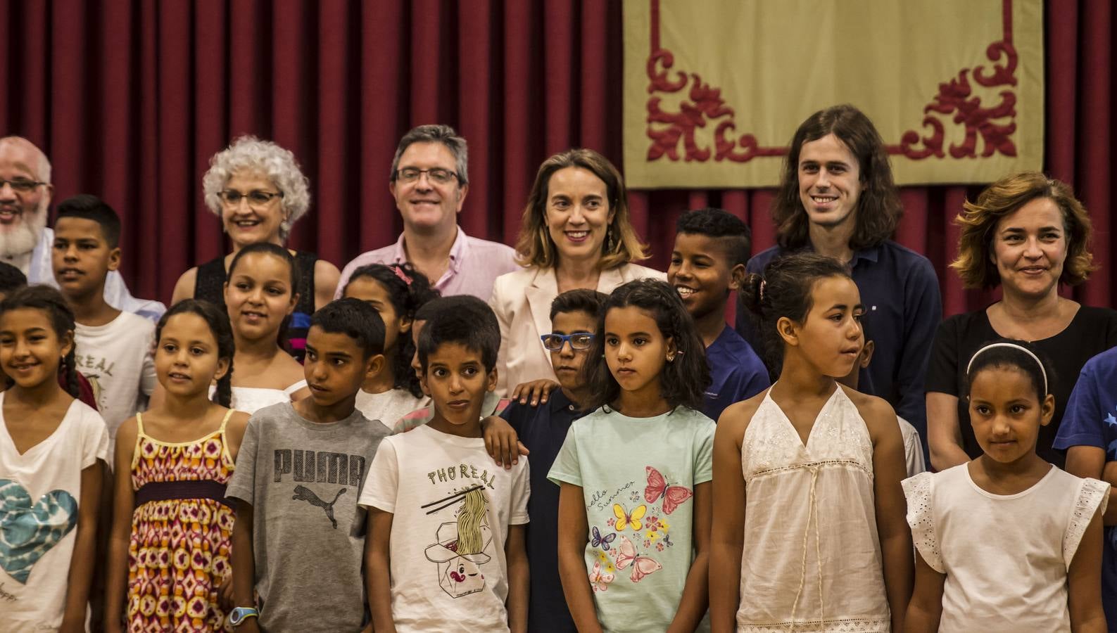 Fotos: El Ayuntamiento de Logroño recibe a 40 menores saharauis del programa &#039;Vacaciones en paz&#039;