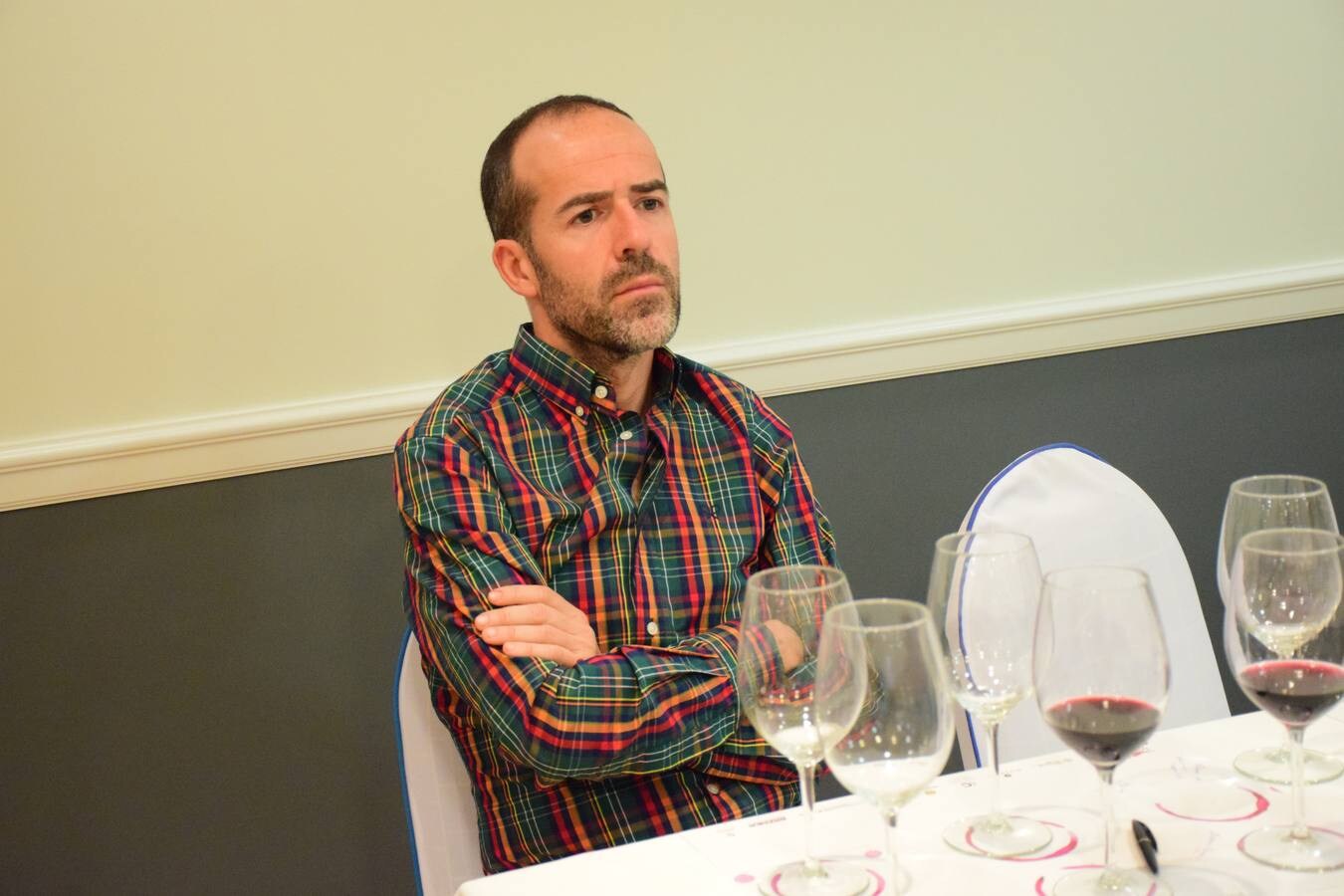 Fotos: José Gil, Bodegas Olmaza, y Miguel Eguíluz, Bodegas Cupani, protagonizaron el club de catas de lomejordelvinoderioja.com