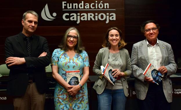 El acto público de presentación de 'En el corazón de la lluvia', celebrado ayer por latarde en Centro Caja Rioja Gran Vía Bankia.
