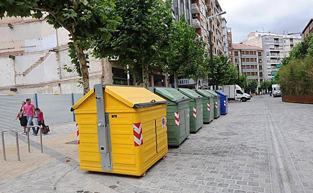 El PSOE logroñés pide poner contenedores adaptados para personas con movilidad reducida