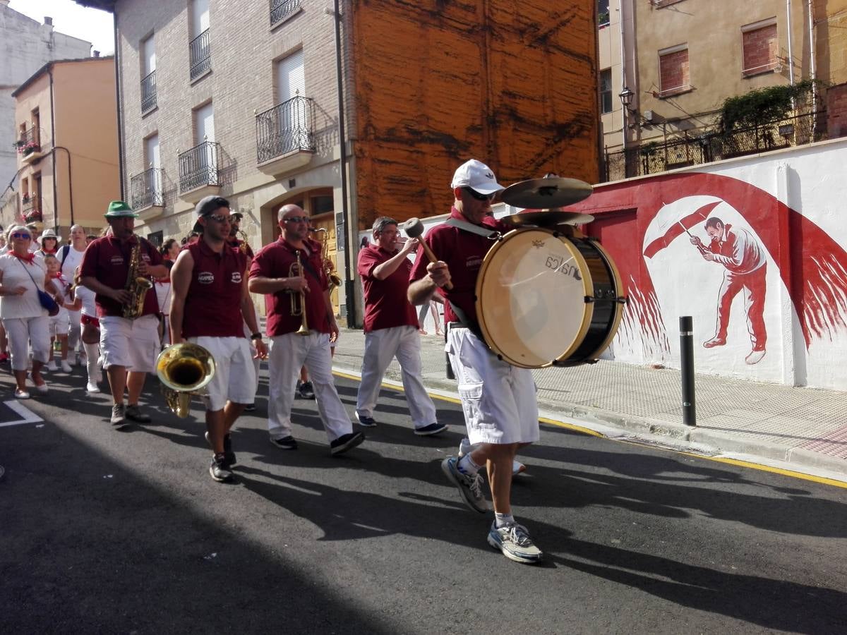 Fotos: La versión infantil de la batalla del vino en Haro