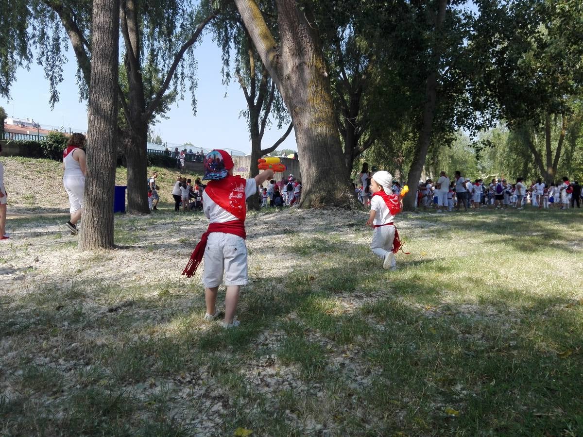 Fotos: La versión infantil de la batalla del vino en Haro