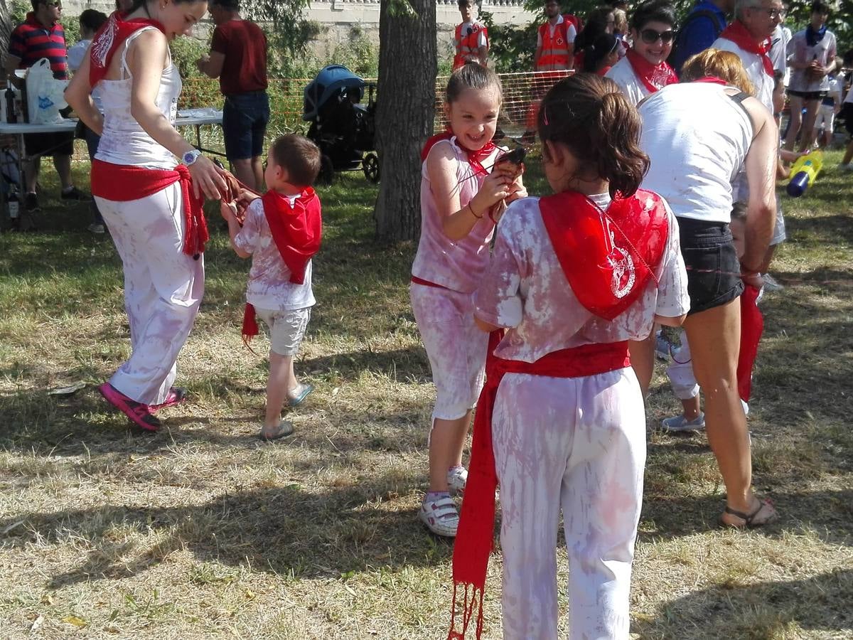 Fotos: La versión infantil de la batalla del vino en Haro