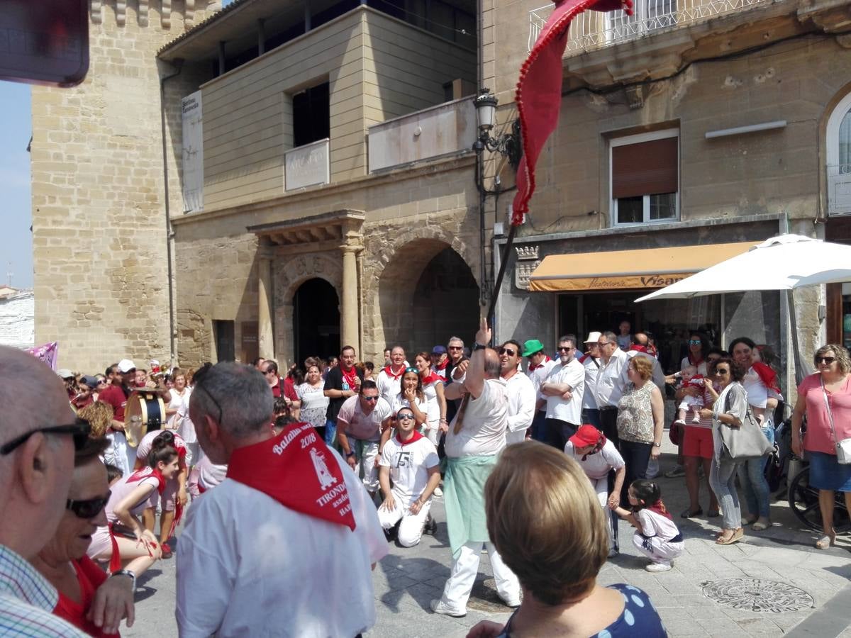 Fotos: La versión infantil de la batalla del vino en Haro