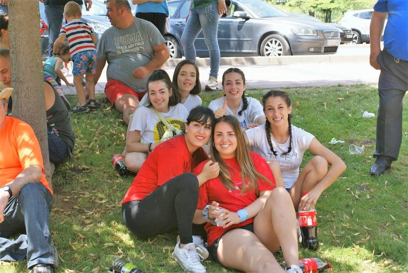 Tras los almuezos las fuerzas estaban muy enteras antes de dejarse llevar por el trance de las vueltas de San Pedro, que fueron una gran fiesta ya que ni la lluvia doblegó los ánimos de los najerinos.