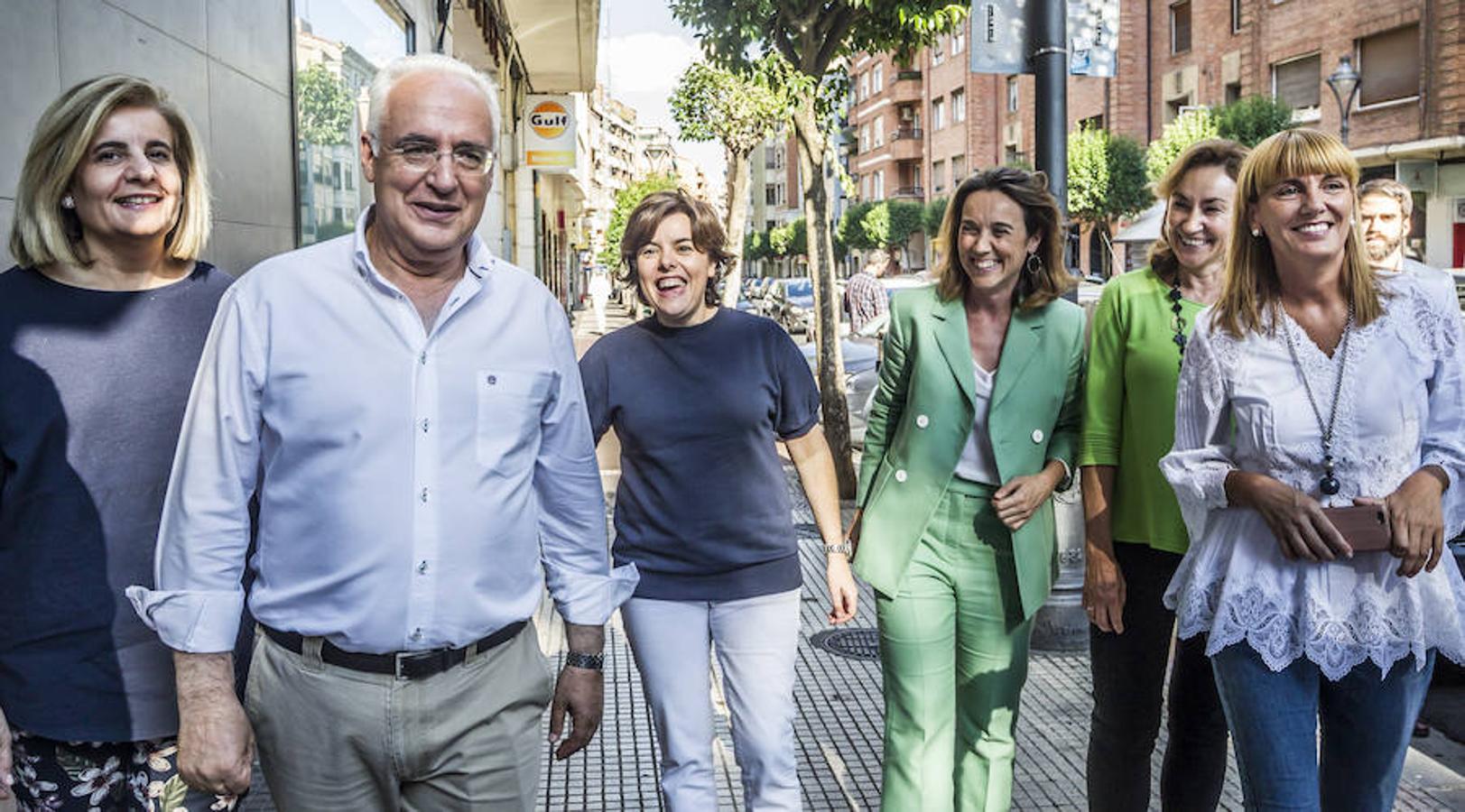 La andidata a la Presidencia del PP Soraya Sáenz de Santamaría ha asegurado hoy en Logroño que es, respecto al resto de aspirantes a presidir el partido, la «más idónea para gobernar en este momento» y la que «podría ayudar a recuperar el voto para el PP» de aquellos que han dejado de hacerlo.