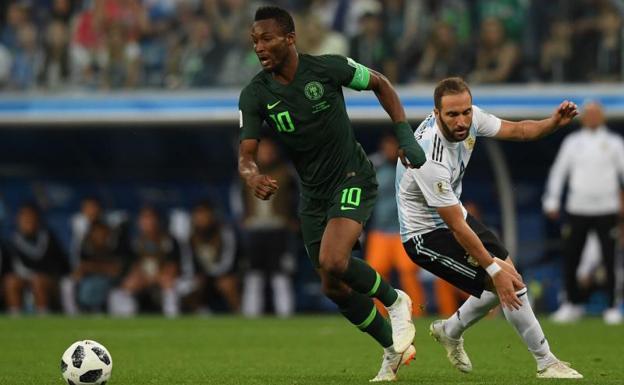 Obi Mikel durante el encuentro ante Argentina.