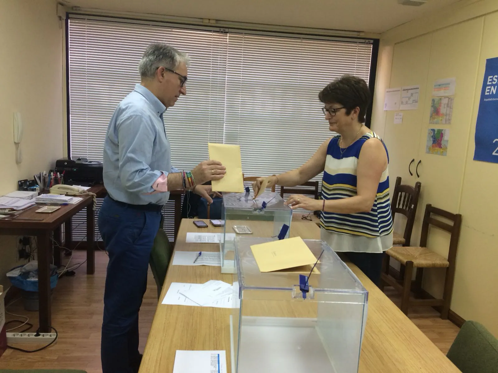 Los militantes riojanos han acudido a las urnas a votar a uno de los candidatos para asumir la presidencia nacional del Partido Popular 