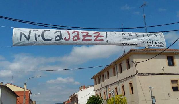 Alcanadre disfruta con su festival de jazz. :: N.J.