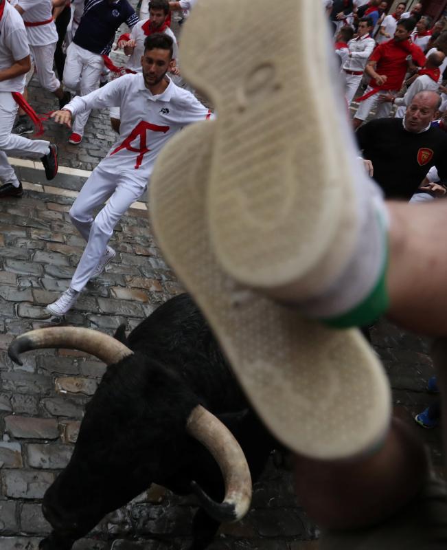 La carrera ha durado dos minutos y 54 segundos y ha sido tranquila, aunque ha habido momentos de peligro en Santo Domingo con los dos toros rezagados