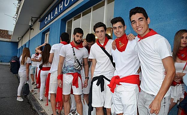Calahorra. El blanco y el rojo predominaron en la estación de autobuses calagurritana. :: I. Álvarez