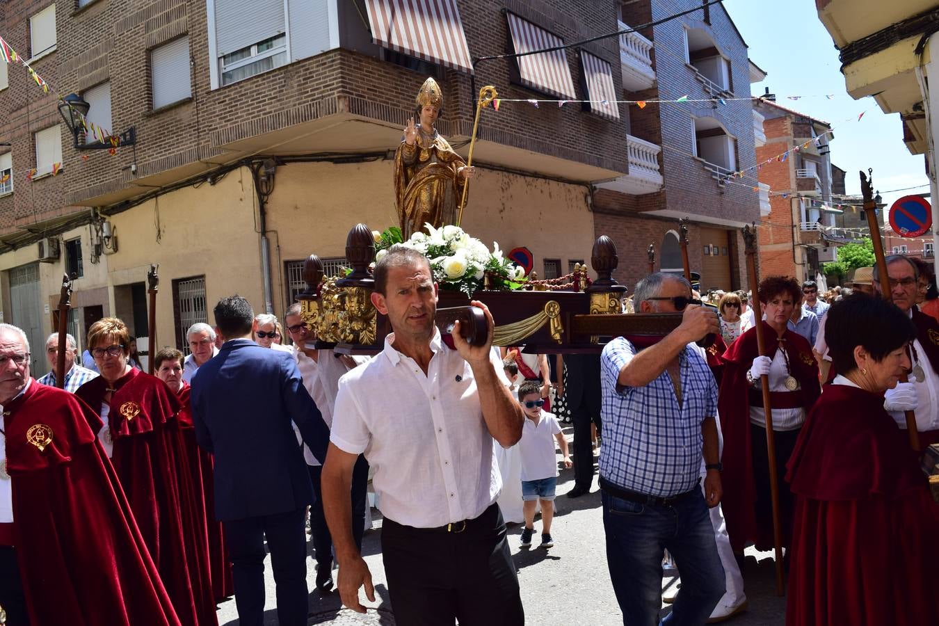 Fotos: Domingo de precesión en las fiestas de Lardero