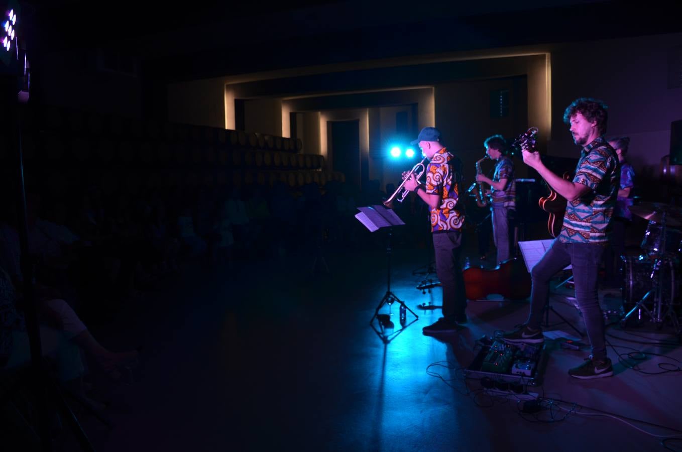 El festival Nicajazz de Alcanadre disfrutó ayer del concierto de Tommy Gaggiani Therion Proyect, en Bodegas Aradón