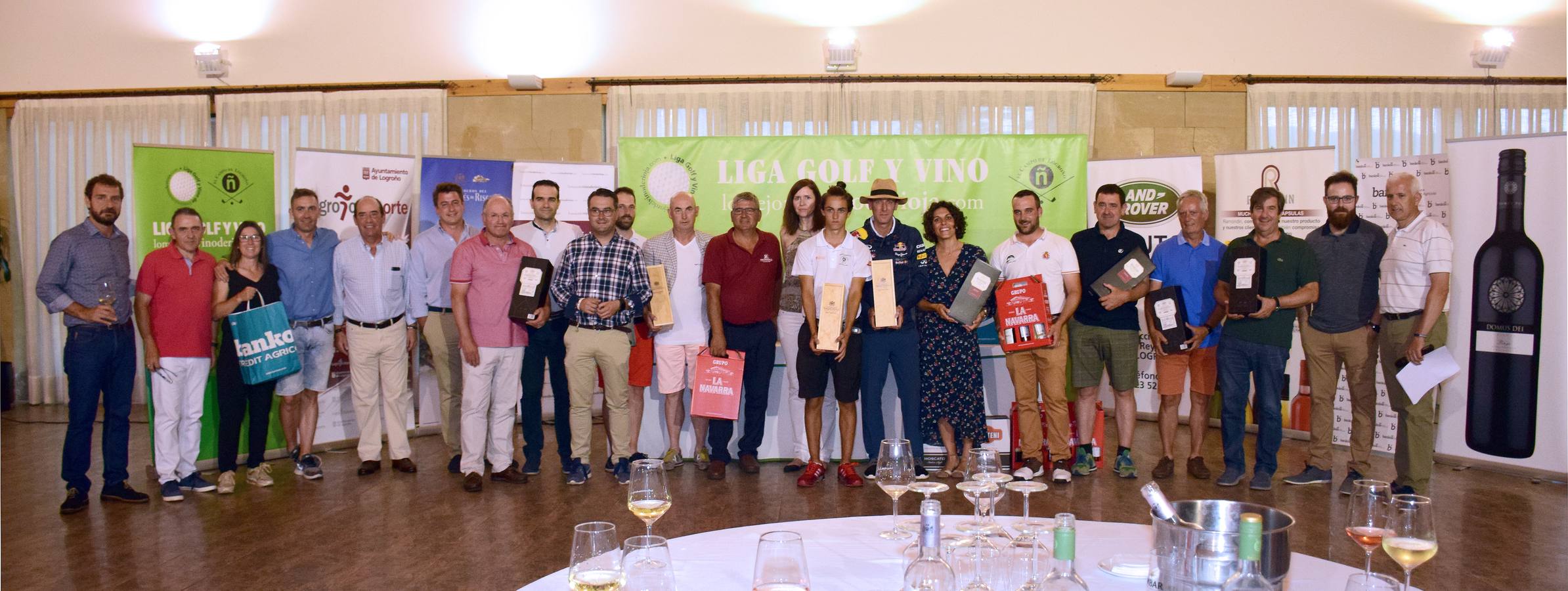 Los ganadores recibieron sus premios.