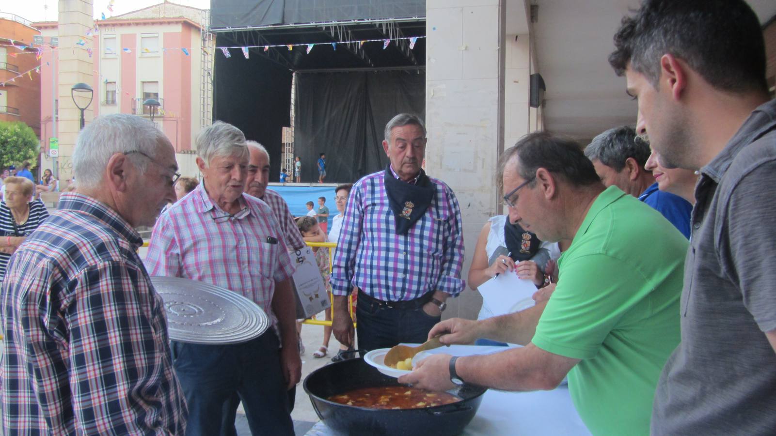 Fotos: Concurso de ranchos, que marca el final de las fiestas de San Pedro y San Marcial de Lardero