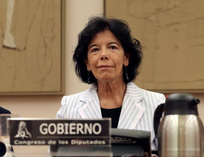 La ministra de Educación, Isabel Celaá, durante su comparecencia.