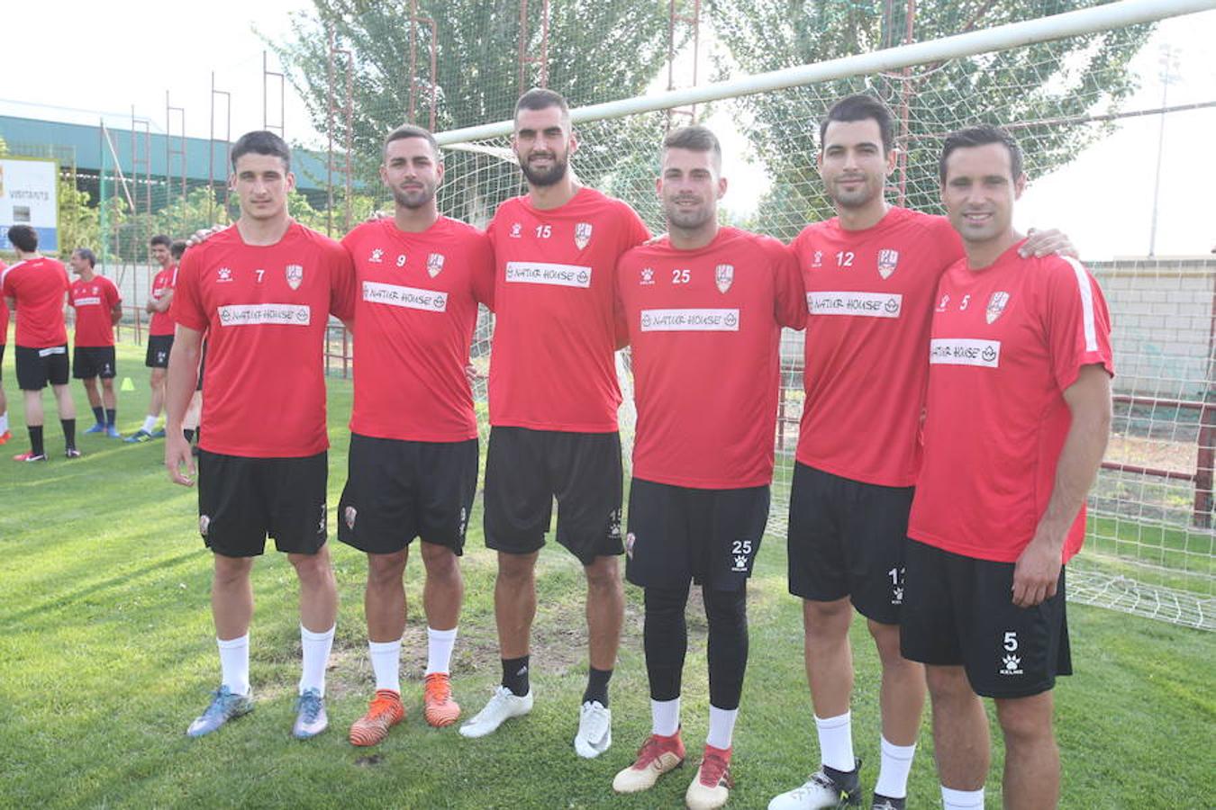 La UDL 2018/2019 se ha puesto en marcha. Con 17 jugadores en las filas del club han realizado las presentaciones a falta de completar una plantilla que, en principio, se ha diseñado para estar compensada y ser polivalente.